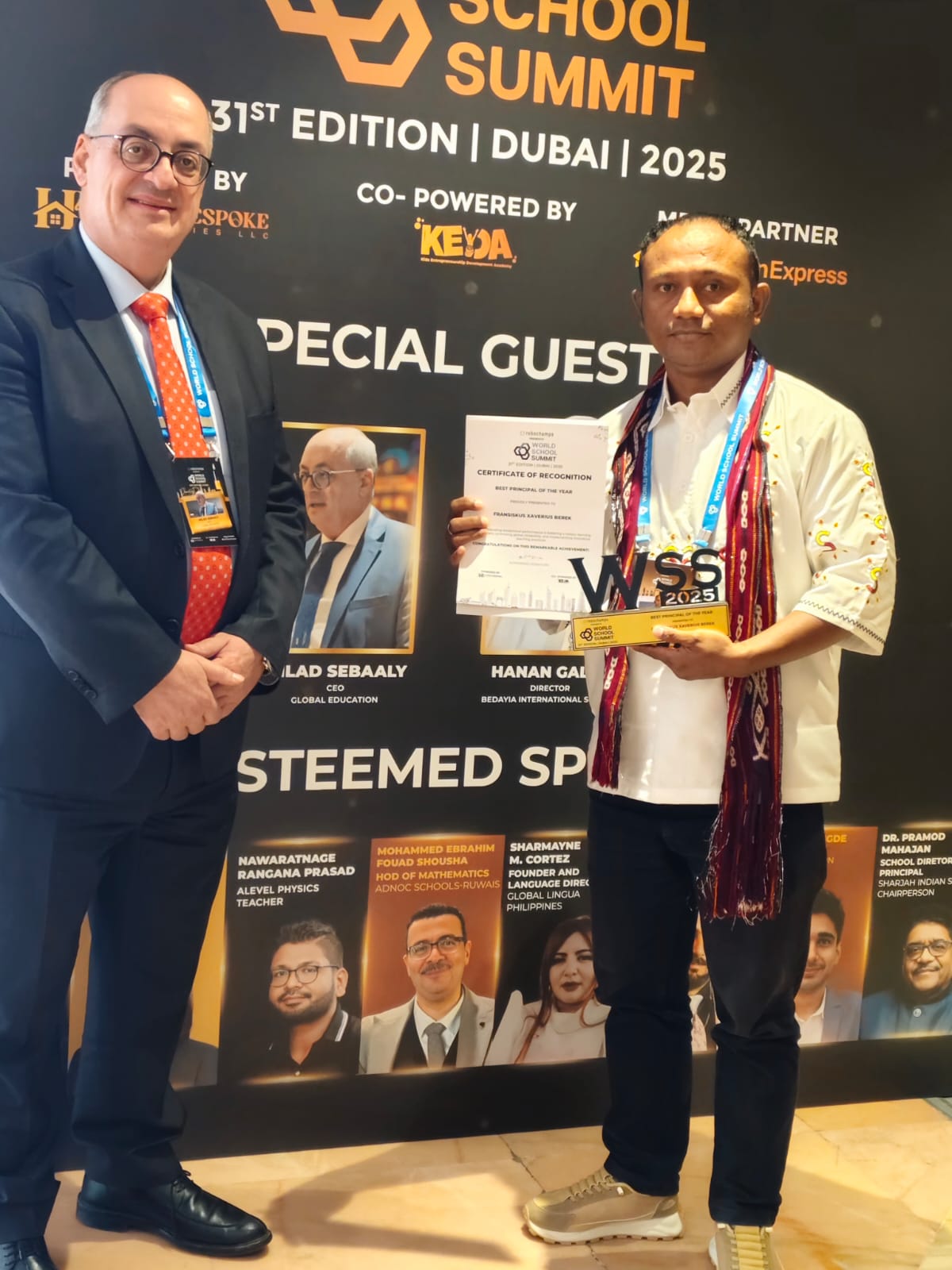 Guru Asal Flores Timur Raih Penghargaan Internasional di Dubai