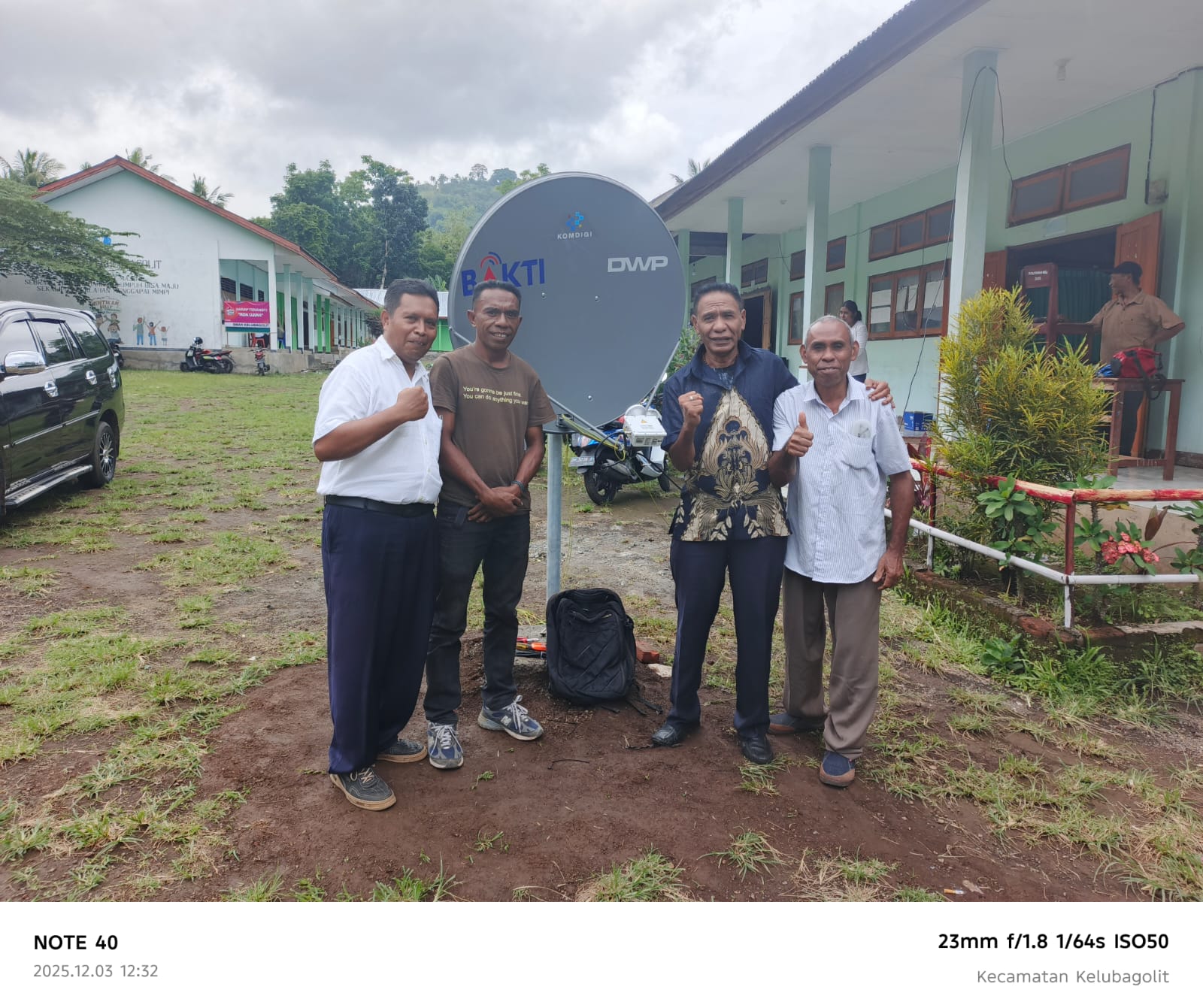 SMA Negeri Kelubagolit Terima Bantuan Peralatan Internet  dari Dinas Kominfo Kabupaten Flores Timur