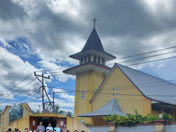 SMA Negeri Kelubagolit Ambil Bagian dalam Perayaan Hari Kenaikan Yesus Kristus di Gereja Santo Martinus Hinga
