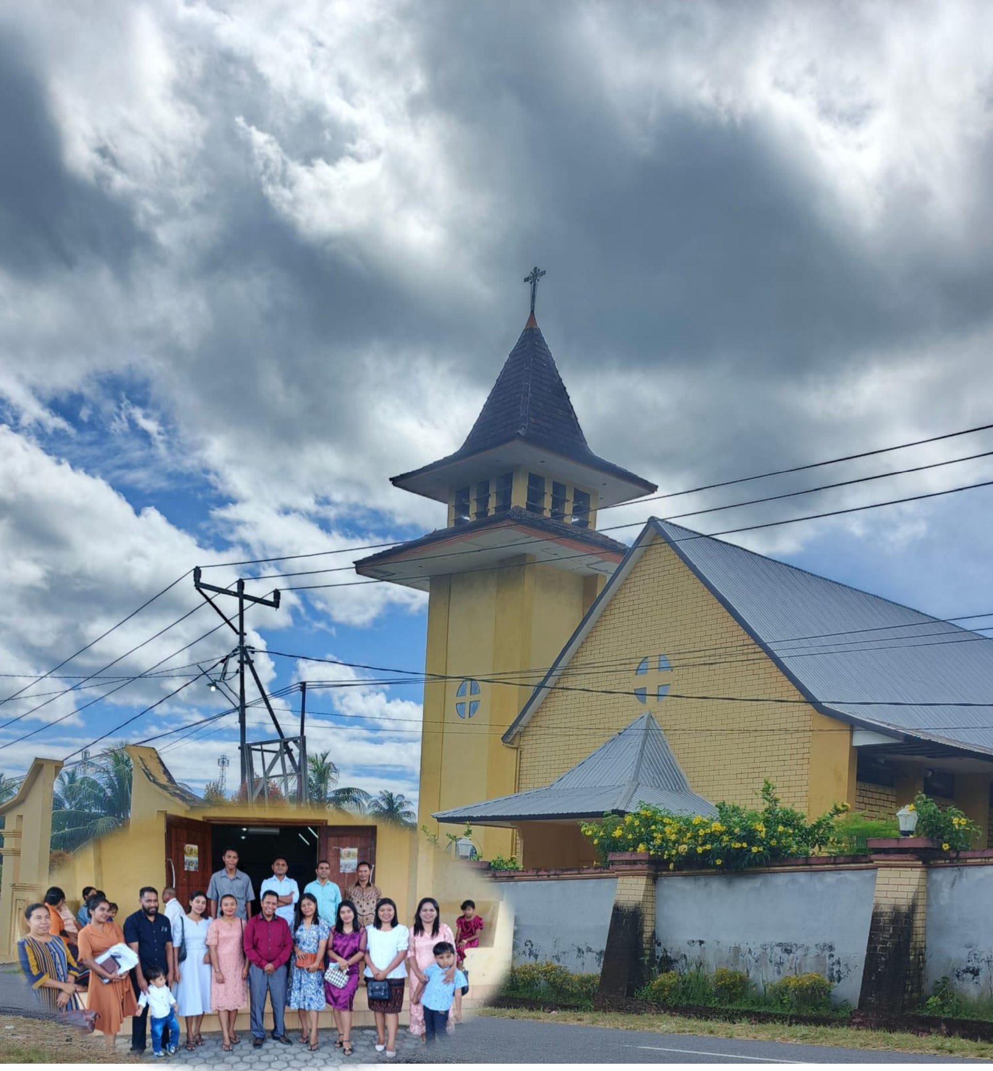 SMA Negeri Kelubagolit Ambil Bagian dalam Perayaan Hari Kenaikan Yesus Kristus di Gereja Santo Martinus Hinga
