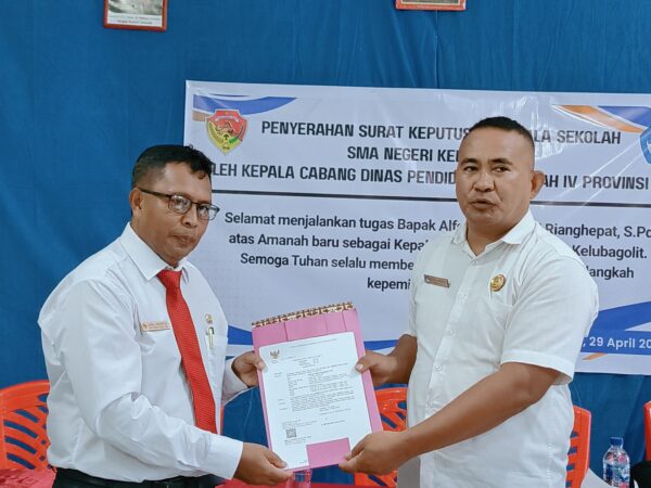 Tonggak Kepemimpinan Baru di SMA Negeri Kelubagolit: SK Definitif Kepala Sekolah Resmi Diserahkan